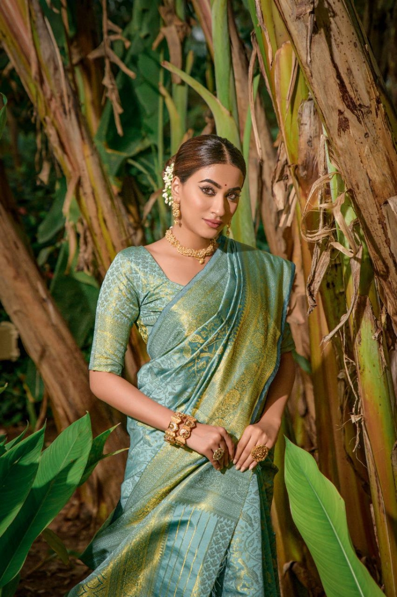 Picture of Exquisite Lichi Silk Saree with Breathtaking Zari Work