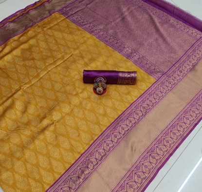 Picture of Enchanting Lichi Silk Saree with Golden Jari and Rich Pallu