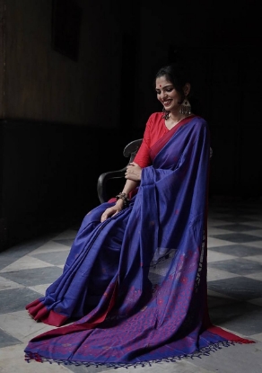 Picture of Luxurious Lilac Saree with Stunning Weaving and Matching Blouse