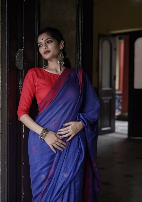 Picture of Luxurious Lilac Saree with Stunning Weaving and Matching Blouse