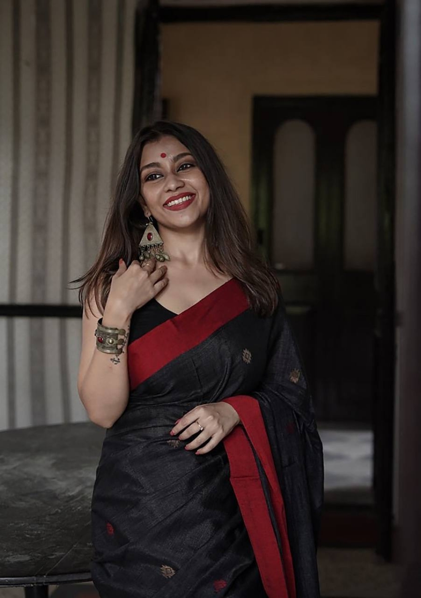 Picture of Stunning Lilan Saree with All-Over Weaving and Rich Pallu In Black